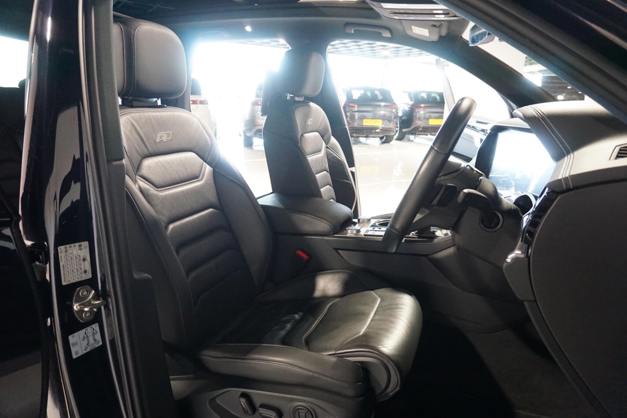 Volkswagen Touareg 3.0 TDI V6 Black Edition SUV 5dr Diesel Tiptronic 4Motion Euro 6 (s/s) (286 ps)